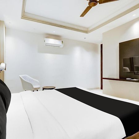 Super Townhouse Oak Udyog Vihar Ξενοδοχείο Γκουργκάον Εξωτερικό φωτογραφία