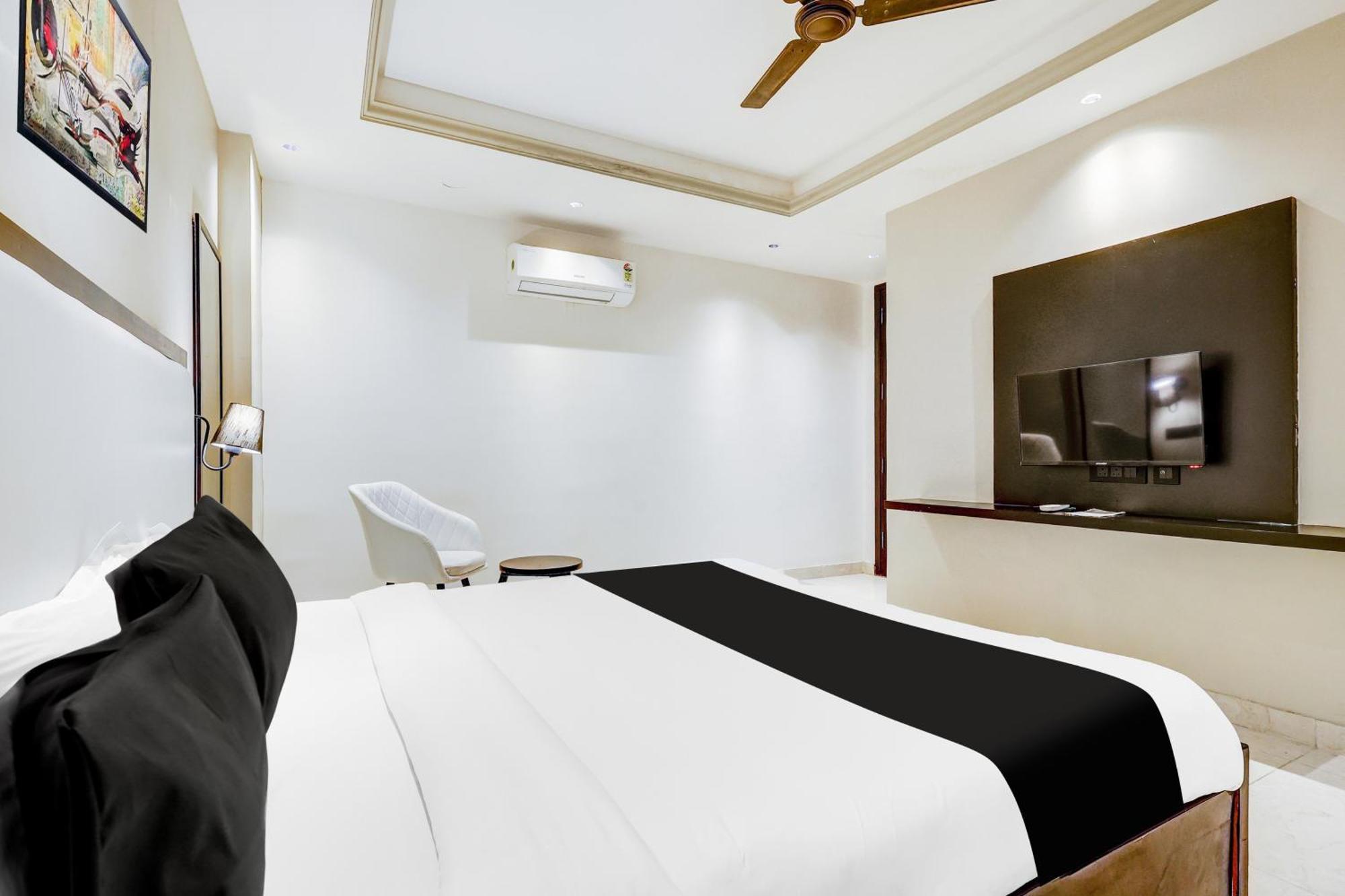 Super Townhouse Oak Udyog Vihar Ξενοδοχείο Γκουργκάον Εξωτερικό φωτογραφία