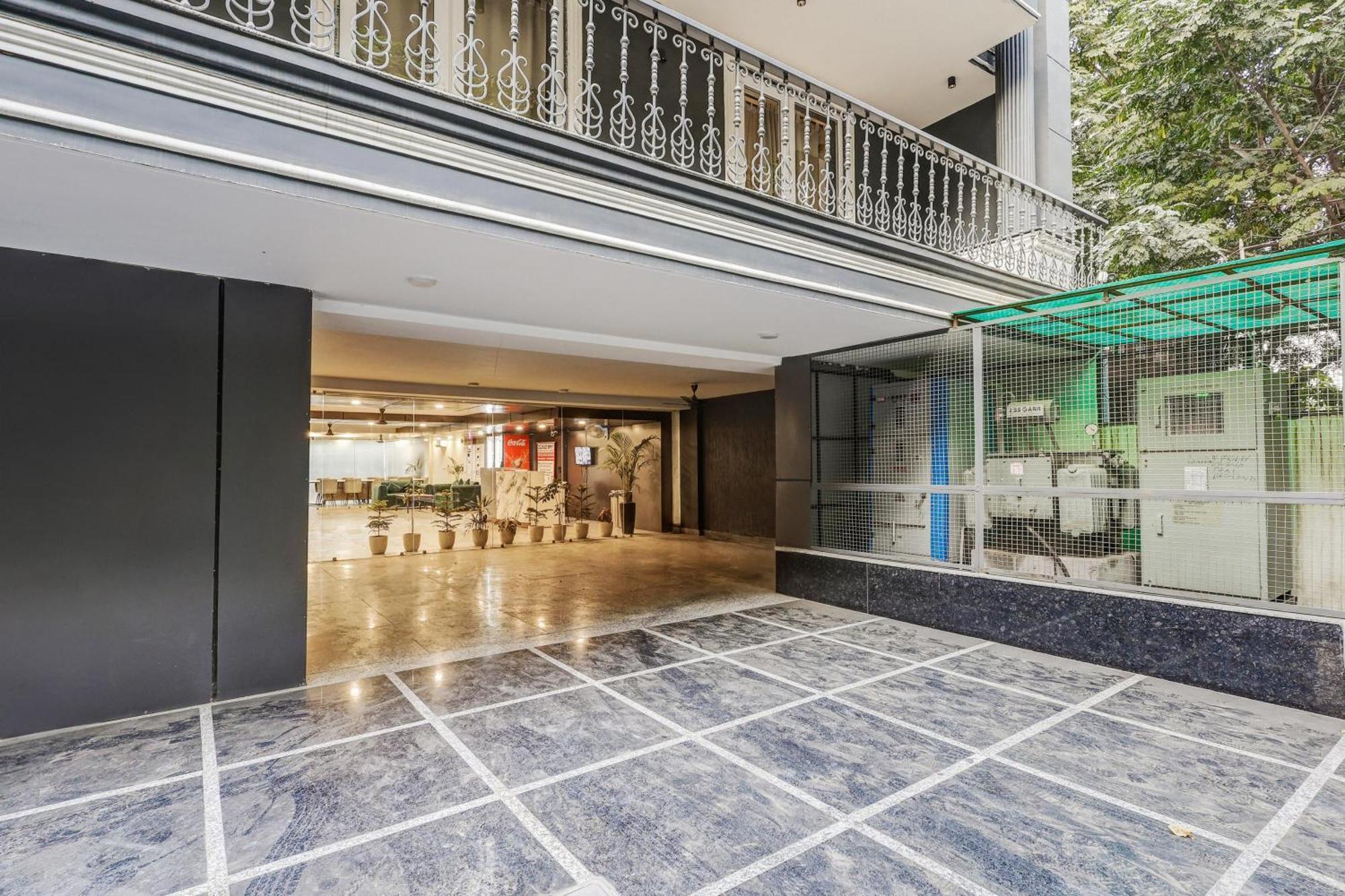 Super Townhouse Oak Udyog Vihar Ξενοδοχείο Γκουργκάον Εξωτερικό φωτογραφία