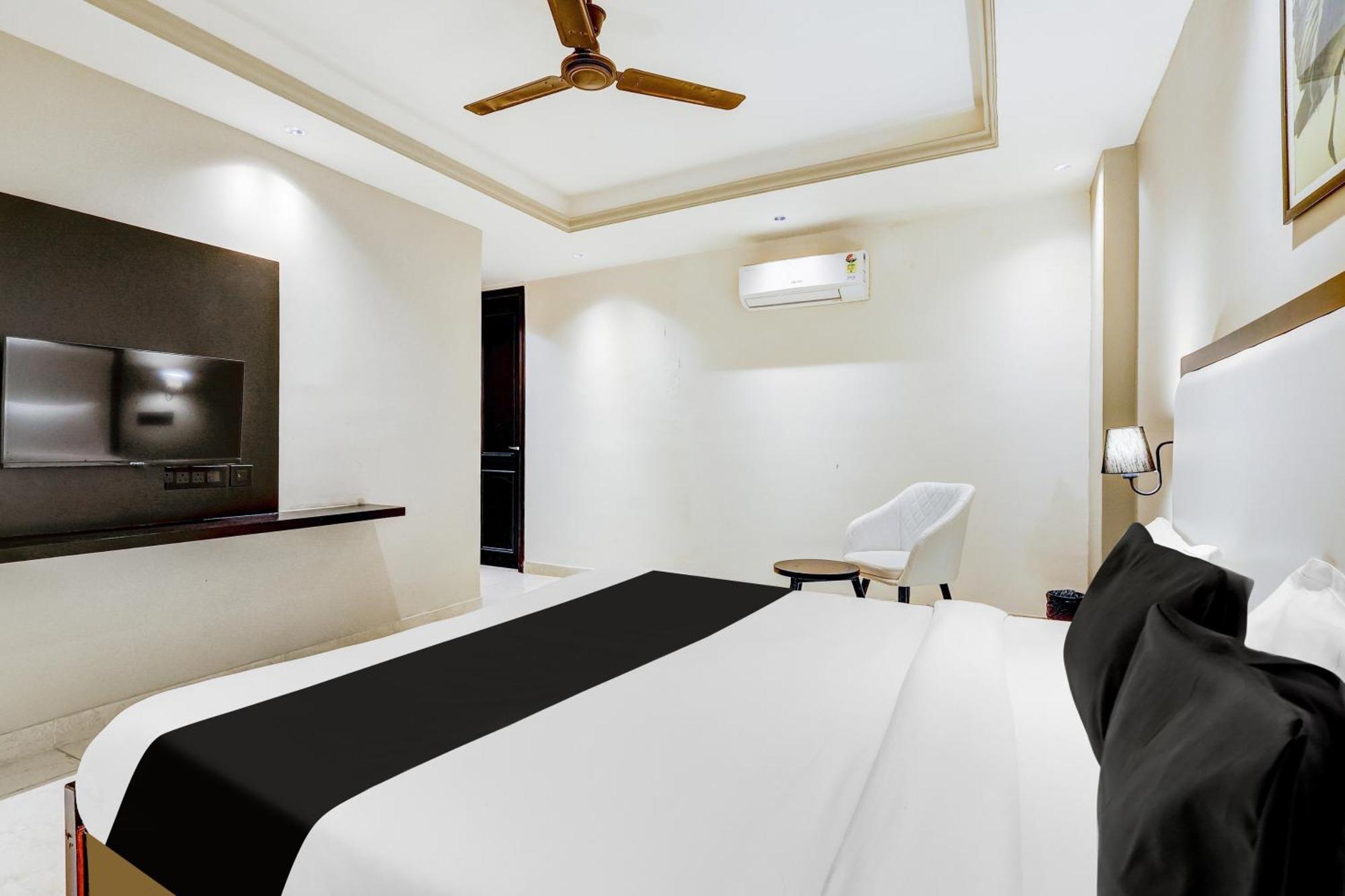 Super Townhouse Oak Udyog Vihar Ξενοδοχείο Γκουργκάον Εξωτερικό φωτογραφία