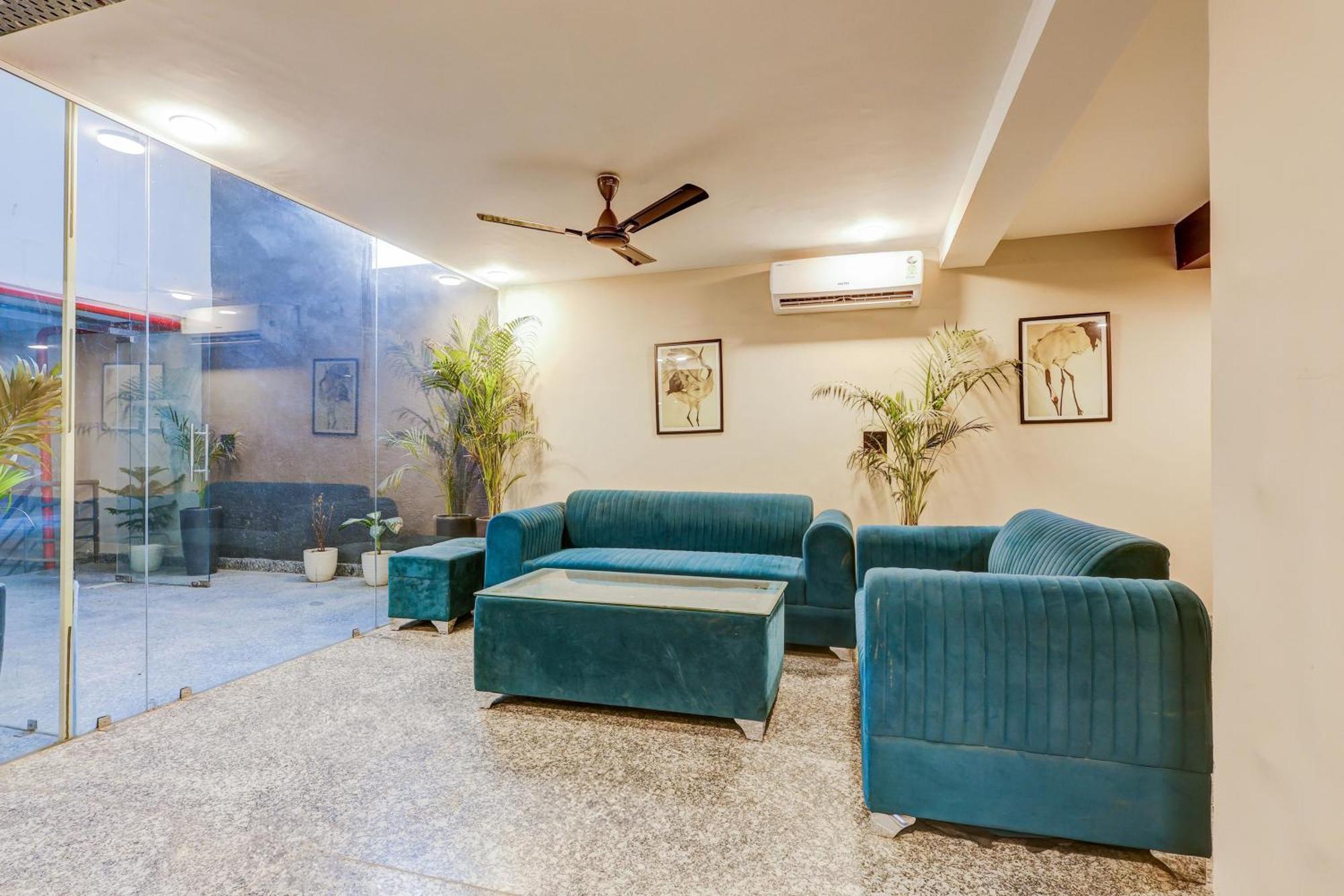Super Townhouse Oak Udyog Vihar Ξενοδοχείο Γκουργκάον Εξωτερικό φωτογραφία