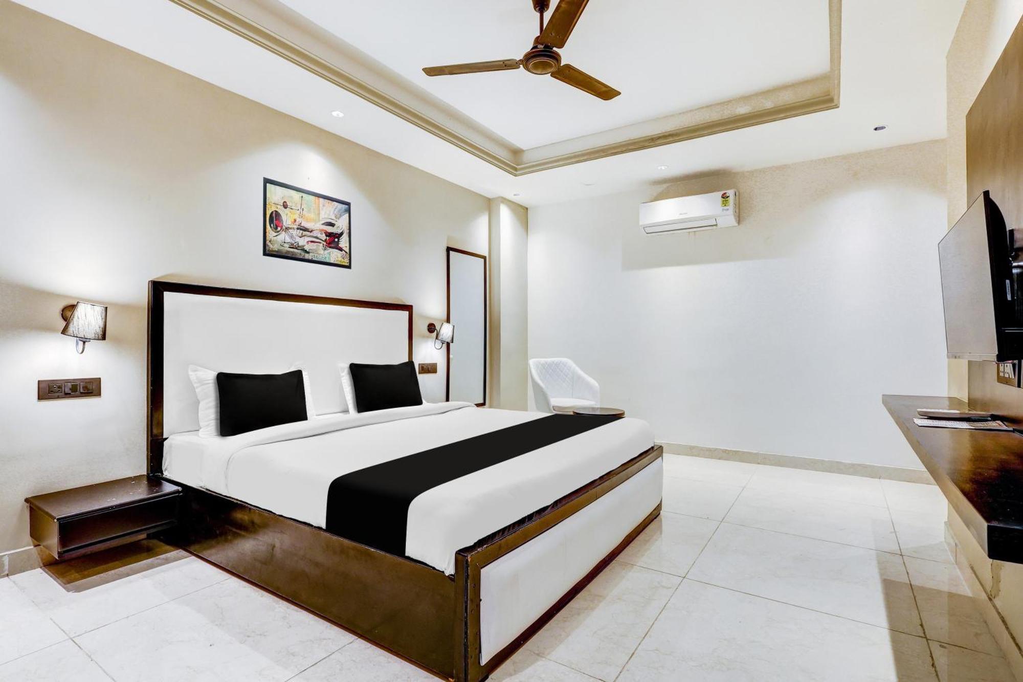 Super Townhouse Oak Udyog Vihar Ξενοδοχείο Γκουργκάον Εξωτερικό φωτογραφία