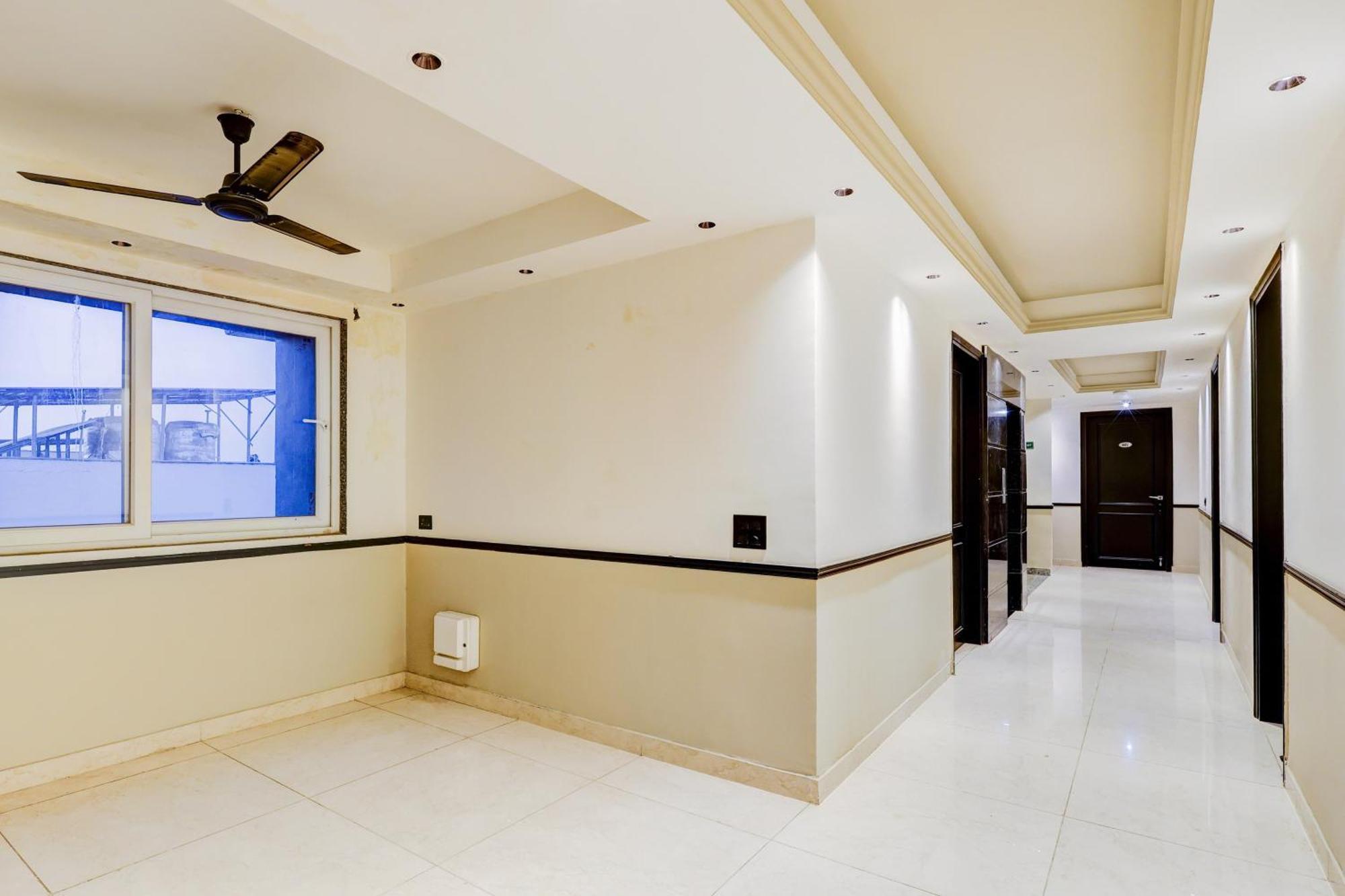 Super Townhouse Oak Udyog Vihar Ξενοδοχείο Γκουργκάον Εξωτερικό φωτογραφία