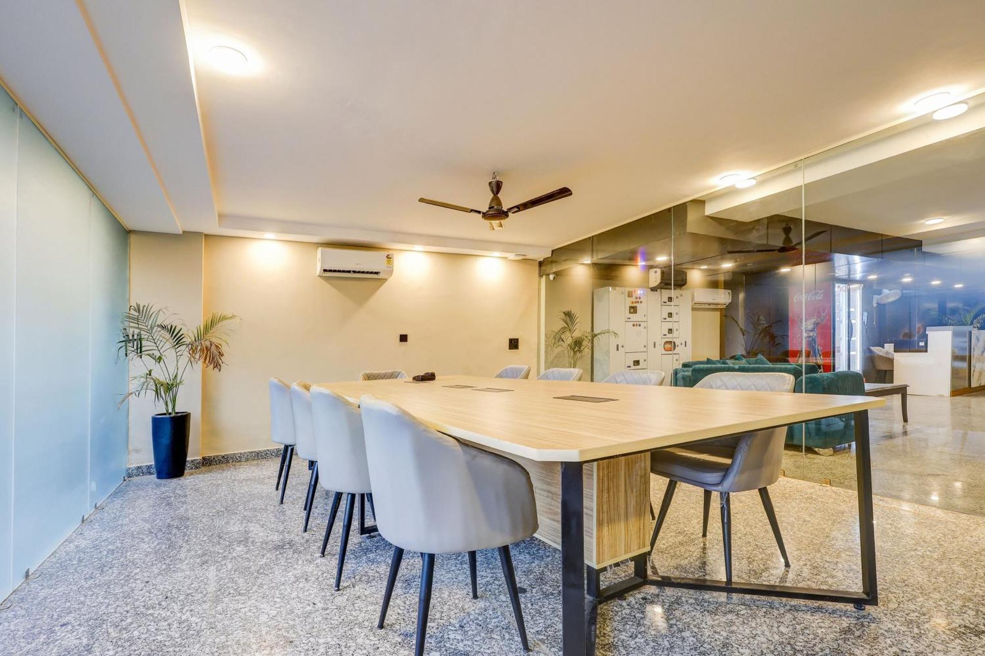 Super Townhouse Oak Udyog Vihar Ξενοδοχείο Γκουργκάον Εξωτερικό φωτογραφία