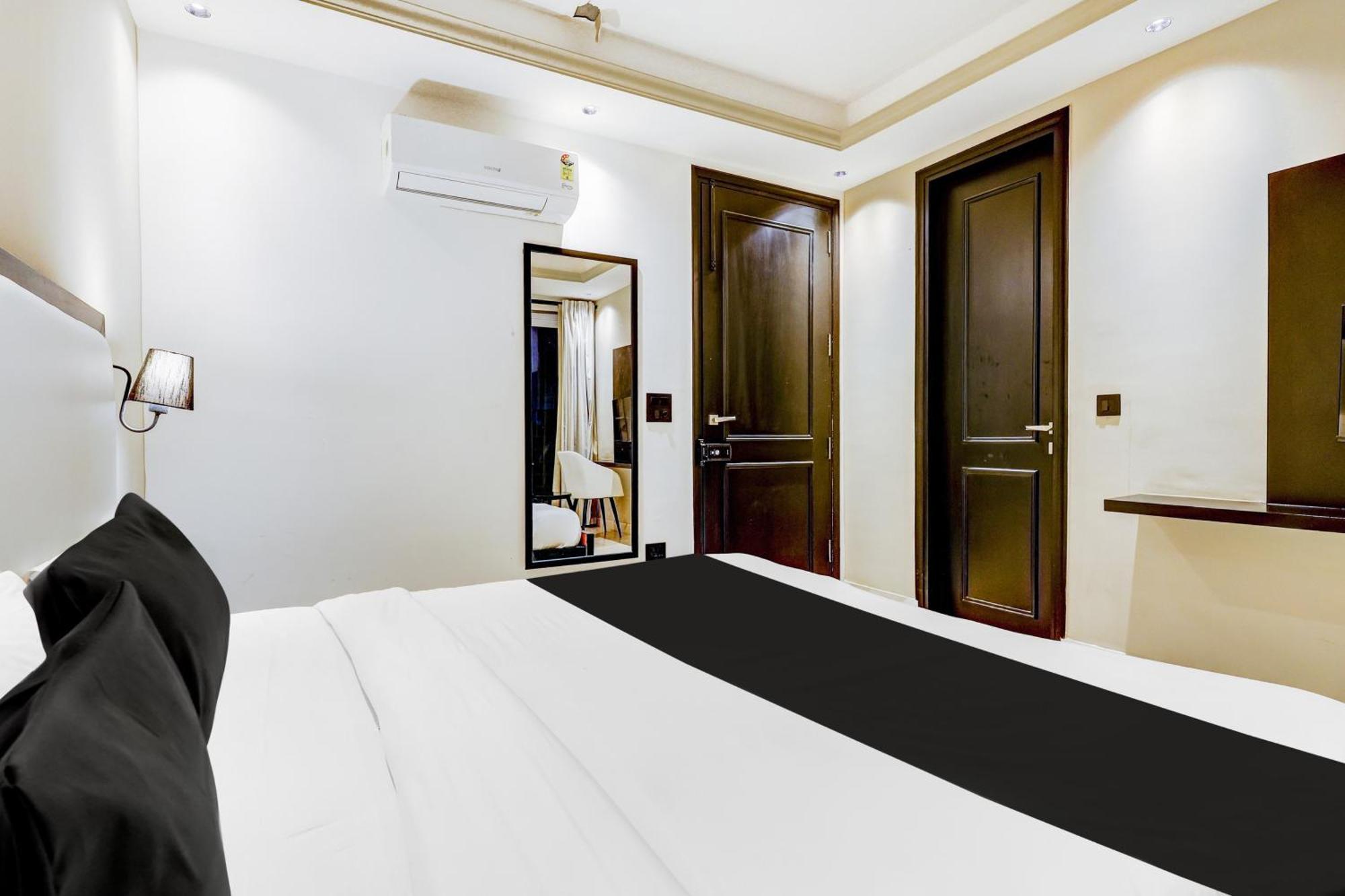 Super Townhouse Oak Udyog Vihar Ξενοδοχείο Γκουργκάον Εξωτερικό φωτογραφία