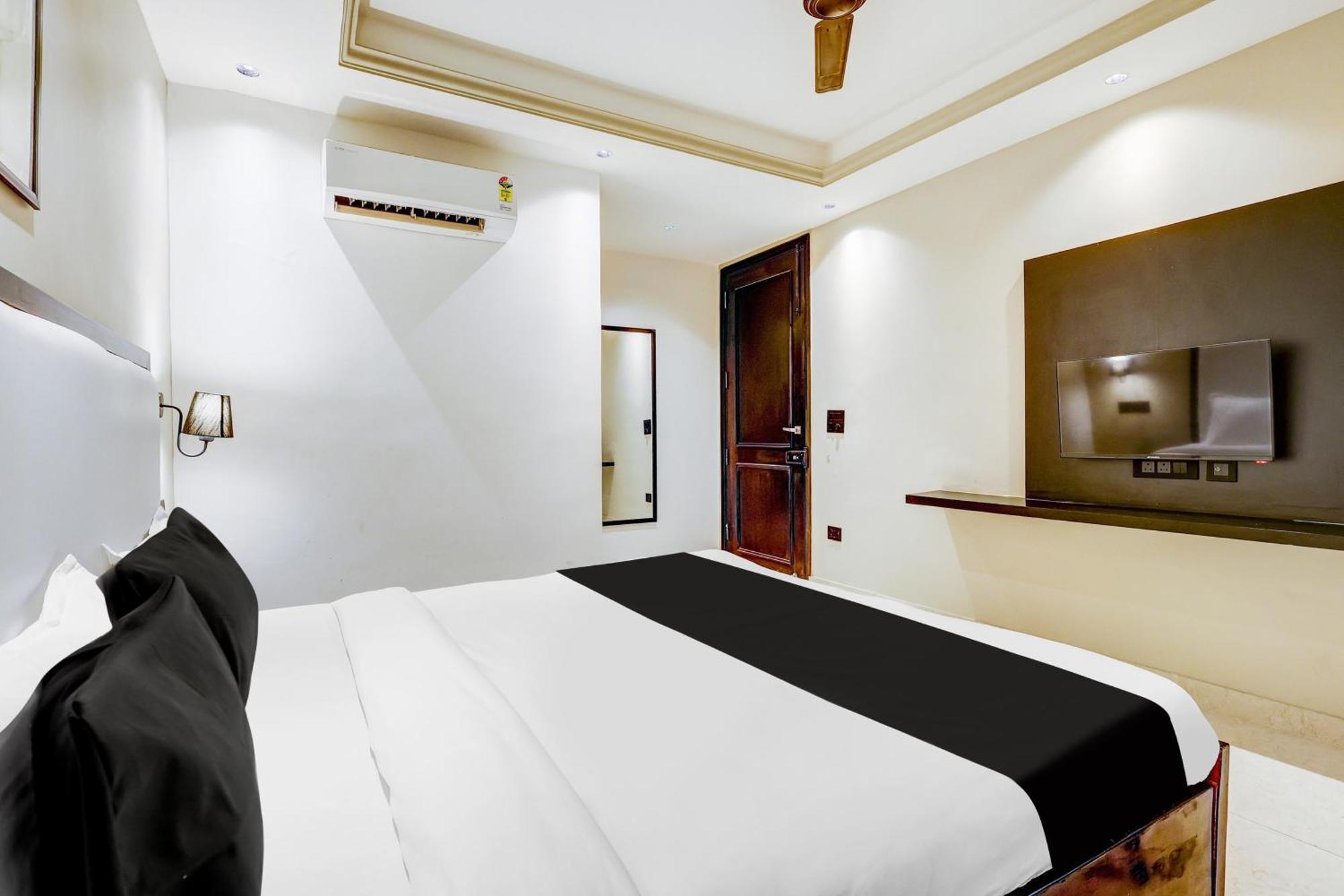 Super Townhouse Oak Udyog Vihar Ξενοδοχείο Γκουργκάον Εξωτερικό φωτογραφία