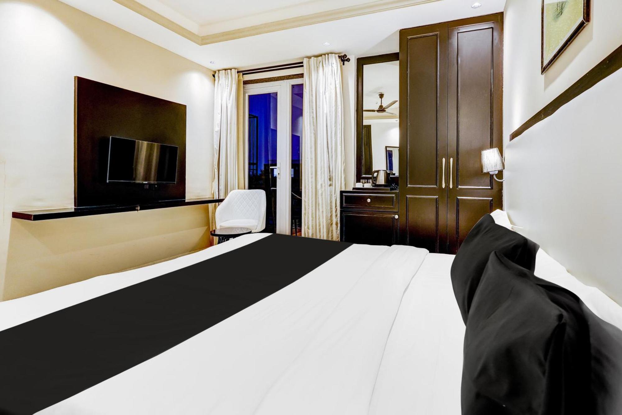 Super Townhouse Oak Udyog Vihar Ξενοδοχείο Γκουργκάον Εξωτερικό φωτογραφία